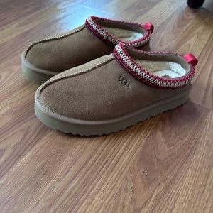 “tazz” kids uggs US size: 4